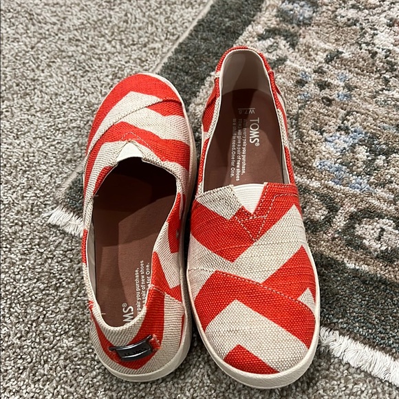 Toms Shoes - Like new Tom’s slip on size 7.5 women’s